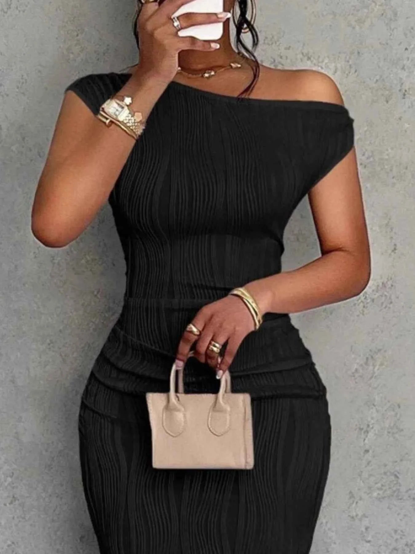 Textured Single Shoulder Bodycon Maxi Dress