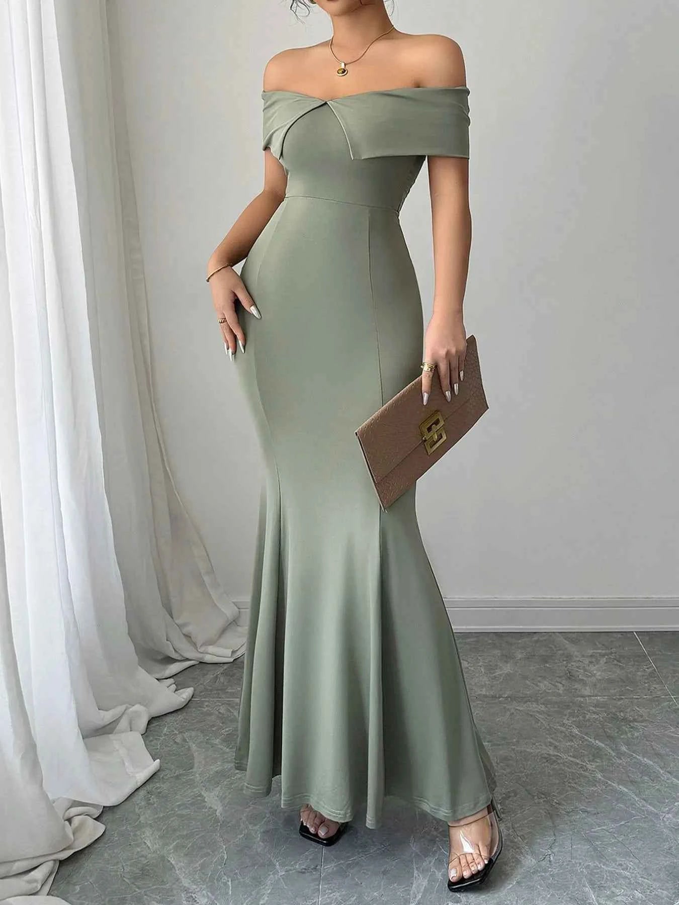 Off-Shoulder Mermaid Maxi Dress