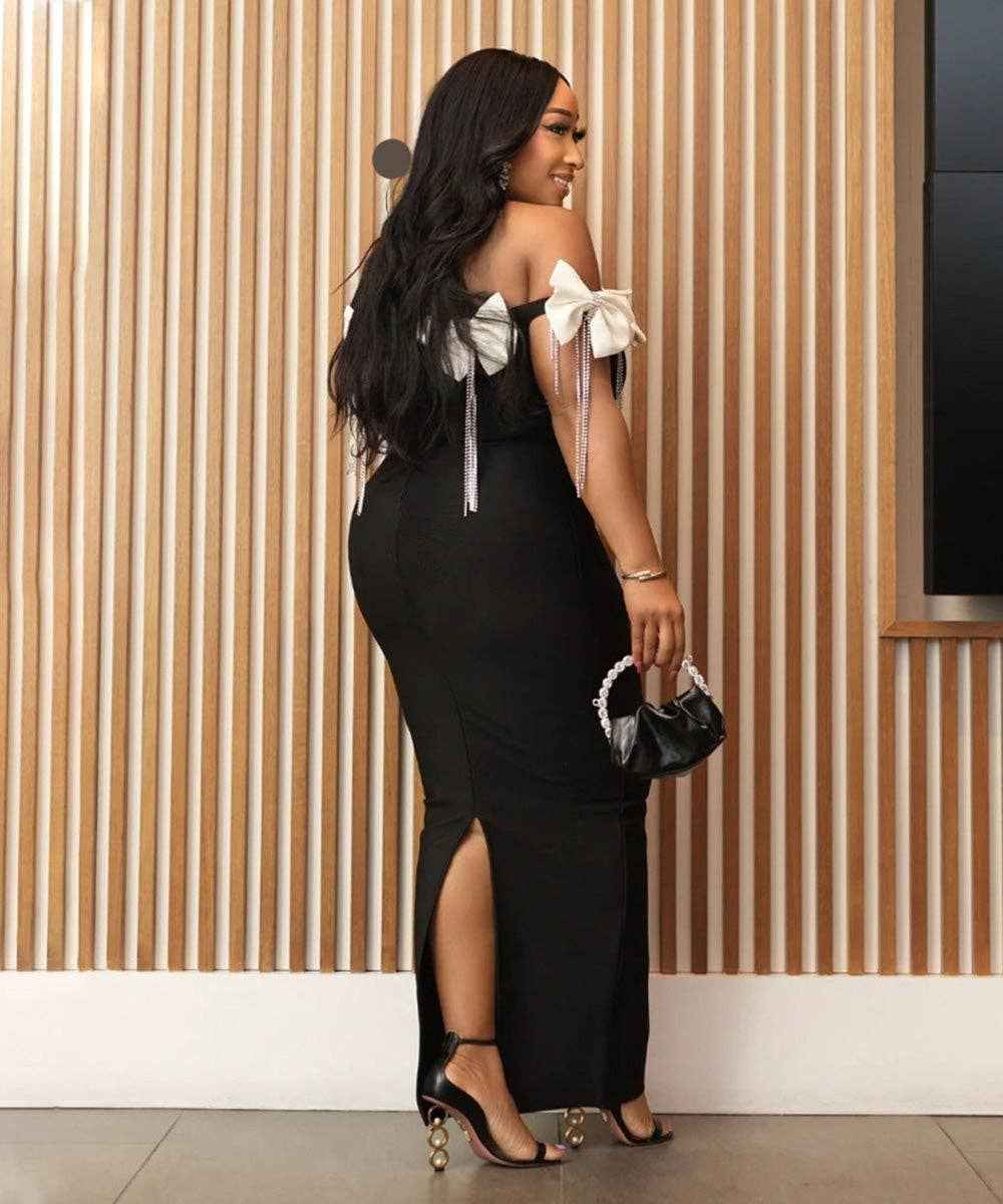 WHITE BOW BROOCH DRESS FOR GLAMOROUS AND SOPHISTICATED