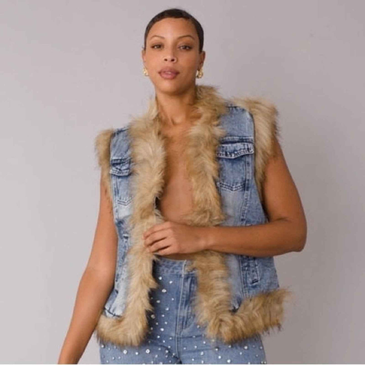 Stylish Blue Denim Vest with Faux Fur Trim