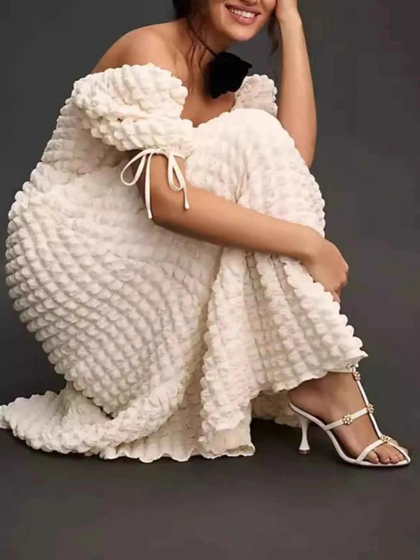 Textured Sweetheart Neck Short Sleeve Dress