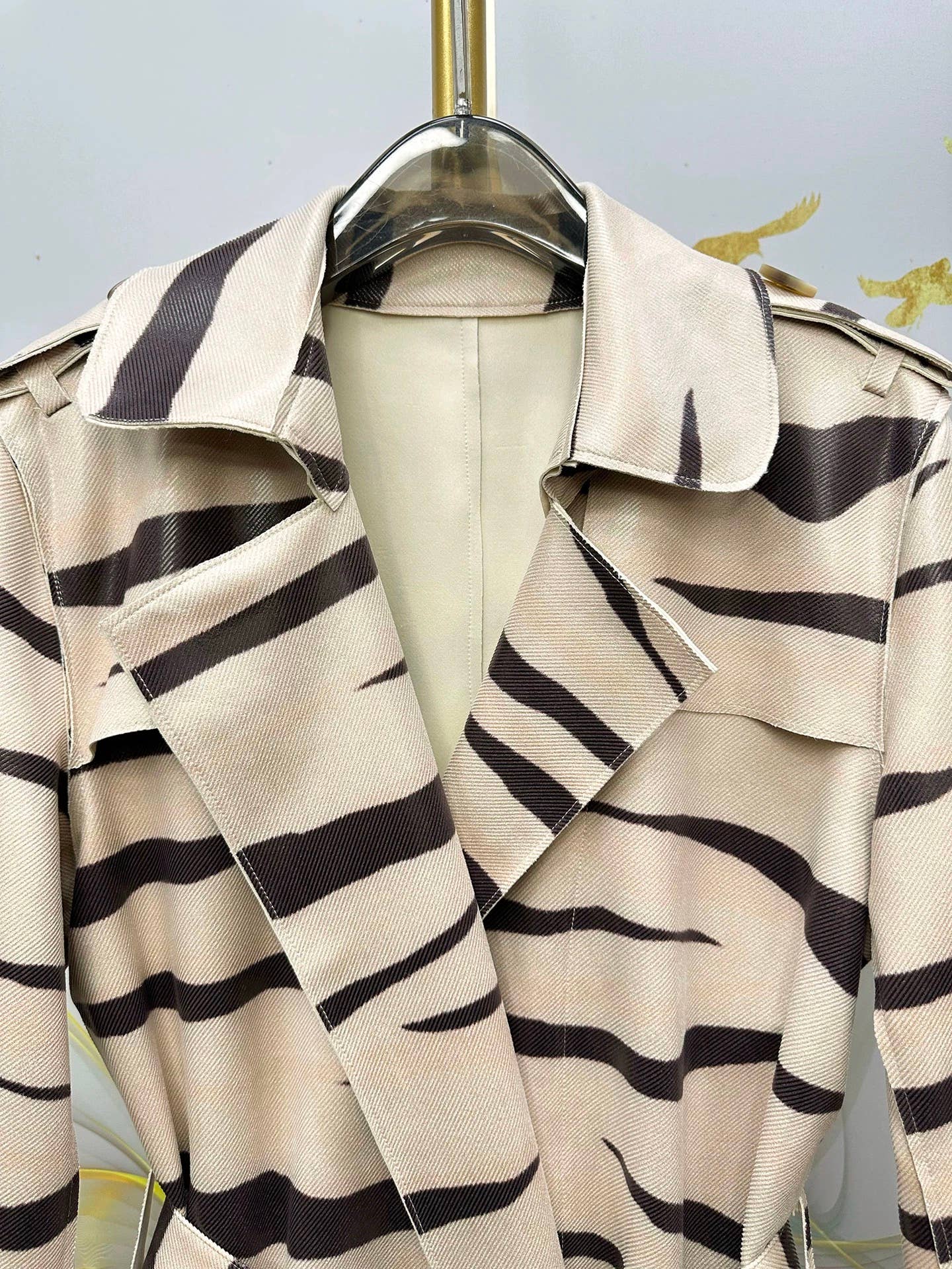 CT184Y Elegant Printed Belted Lapel Trench Coat for Women