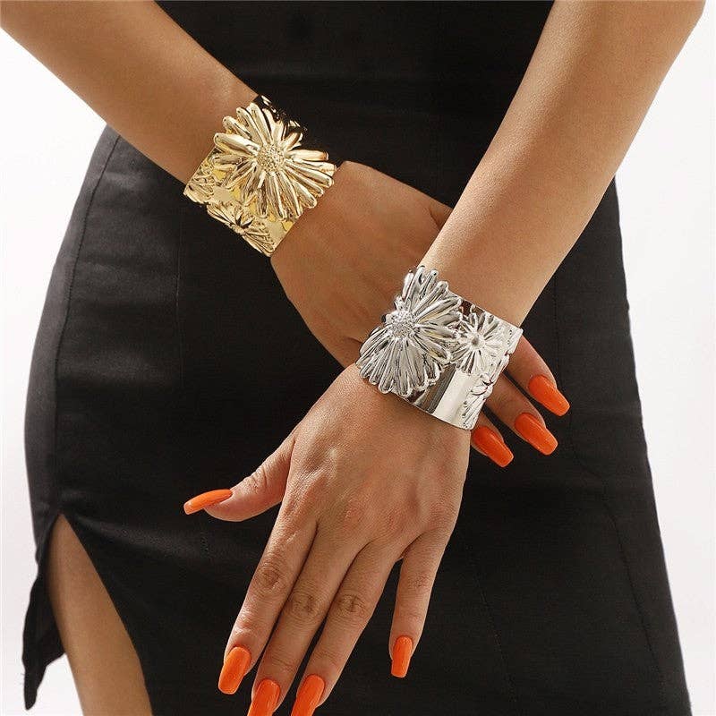 Vintage Floral Metal Open Bangle - Elegant Statement Bracelet