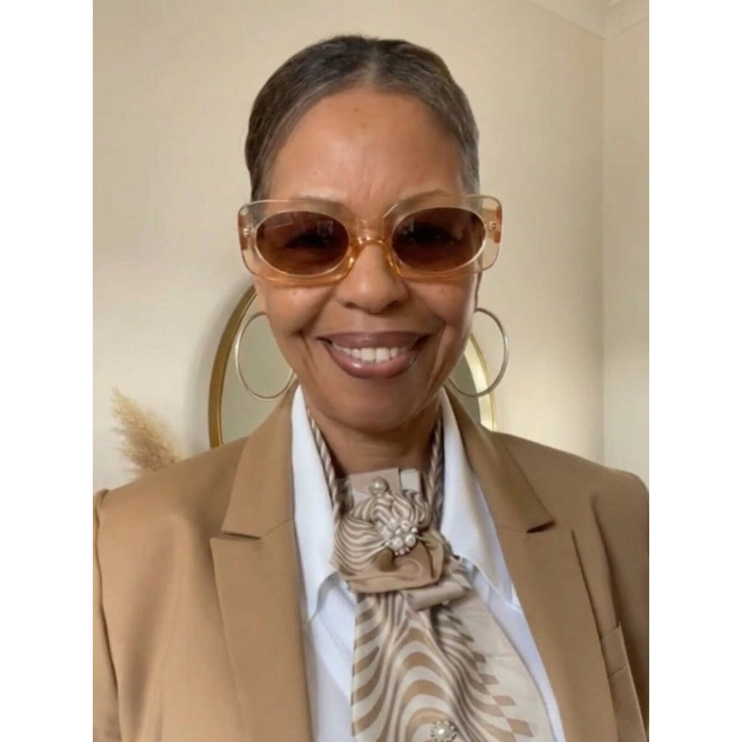 Nude Transparent Oval Cat-Eye Sunglasses – Brown Gradient Lens