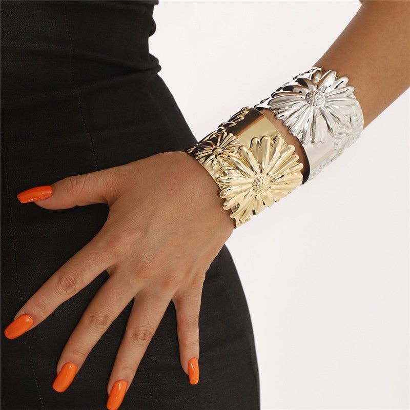 Vintage Floral Metal Open Bangle - Elegant Statement Bracelet