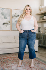 Load image into Gallery viewer, Hayes High Rise Wide Leg Crop Jeans
