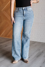 Load image into Gallery viewer, Melia High Rise Side Seam Detail Wide Leg Jeans
