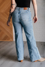 Load image into Gallery viewer, Melia High Rise Side Seam Detail Wide Leg Jeans
