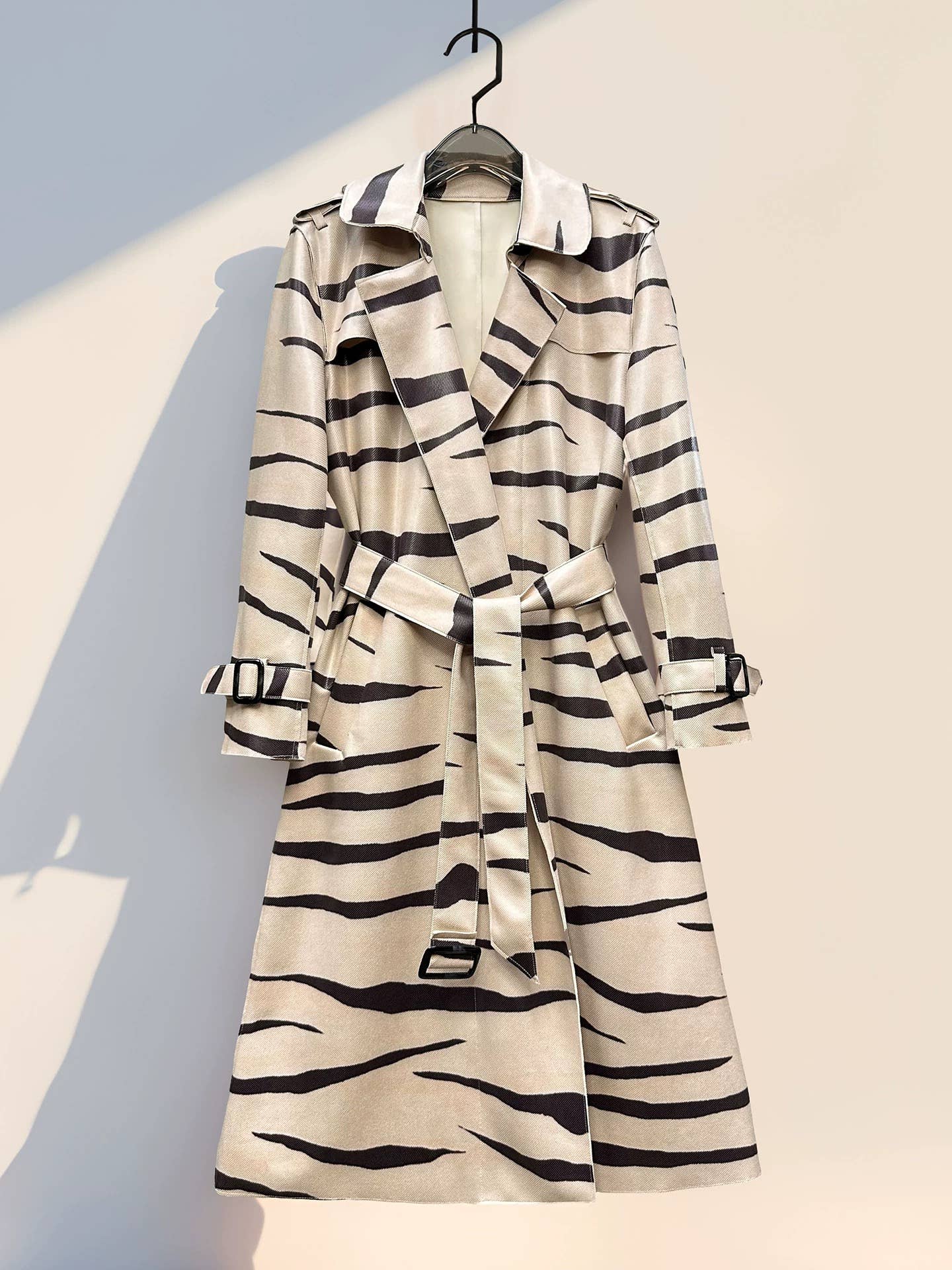CT184Y Elegant Printed Belted Lapel Trench Coat for Women