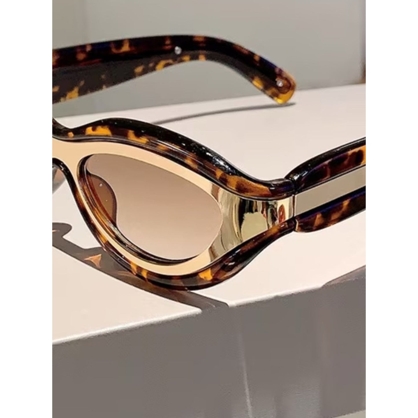 Retro Y2K Tortoiseshell Sport Luxe Cat-Eye Sunglasses with Gold Accents - Women