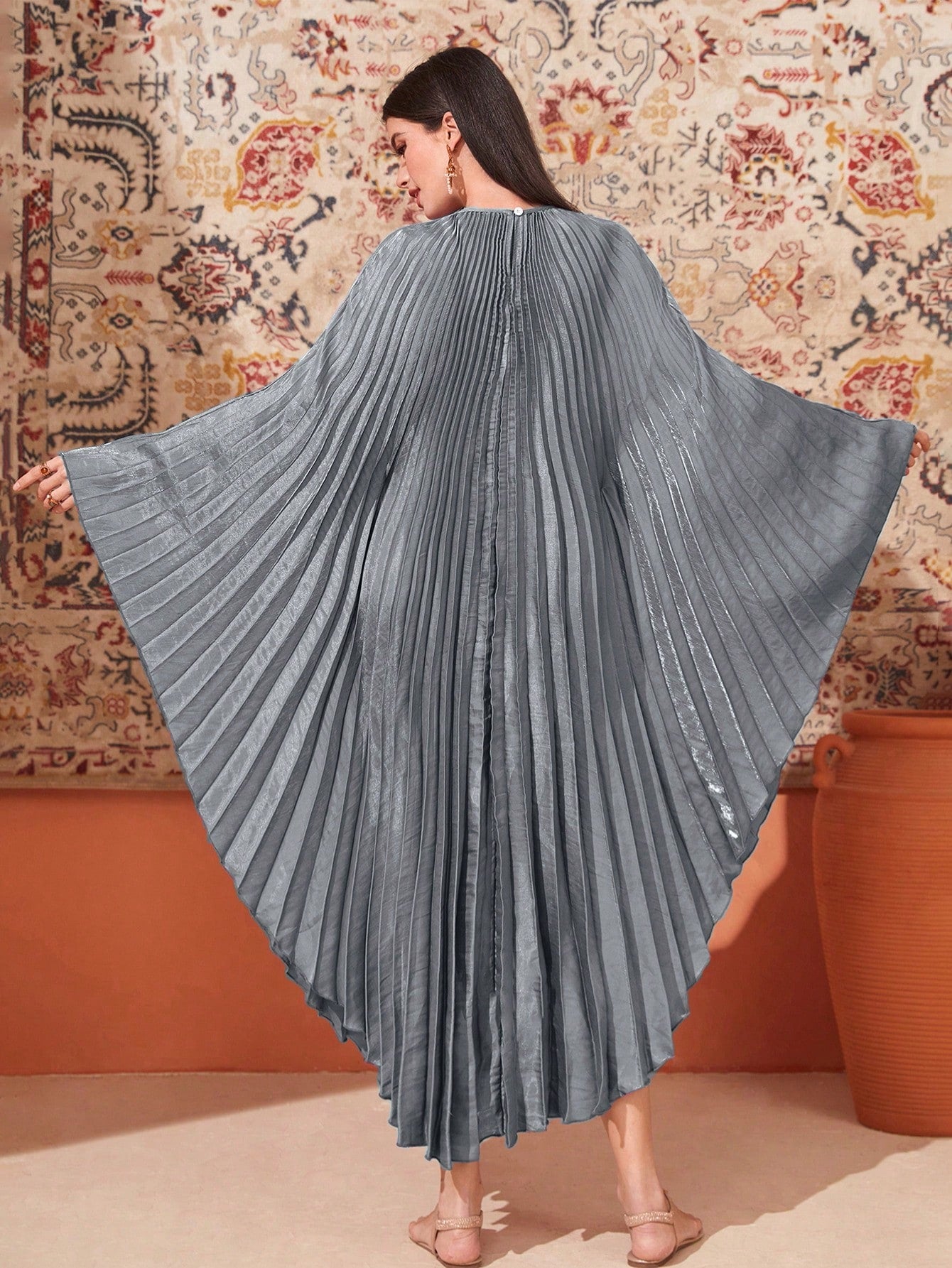 Najma Solid Batwing Sleeve Pleated Kaftan